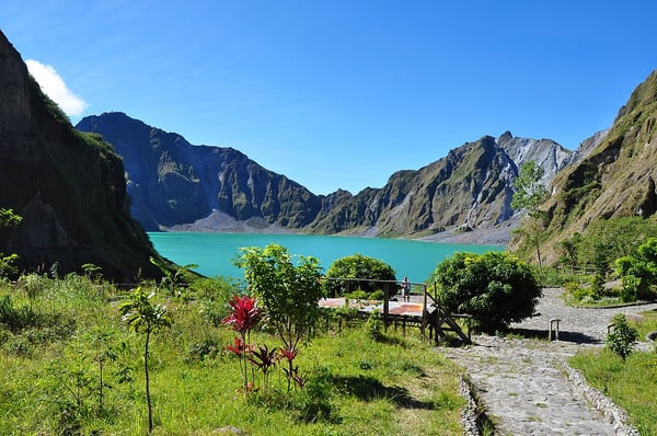 road trip destinations near manila - mt pinatubo