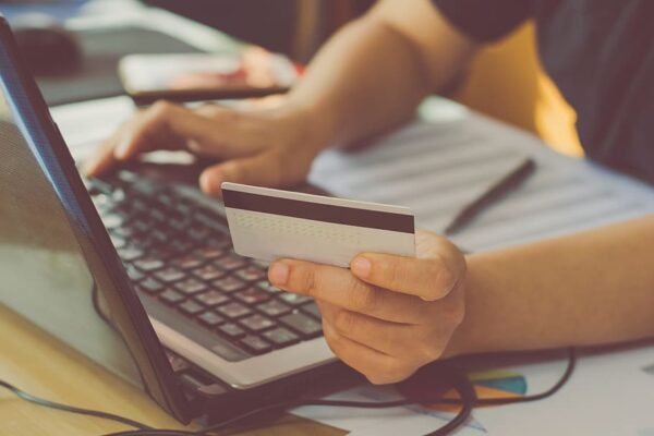 credit card dos and don'ts - monitor your transactions